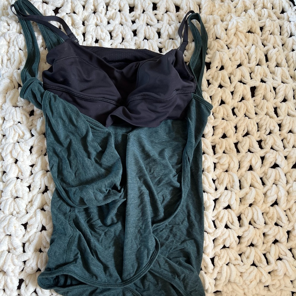 Lululemon tank with built in bra black and green size 4